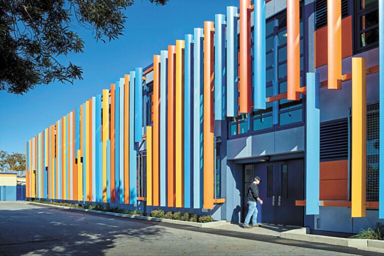 屋崙聯合校區官員透露，該校區下學年度赤字可望減半。屋崙聯合校區臉書