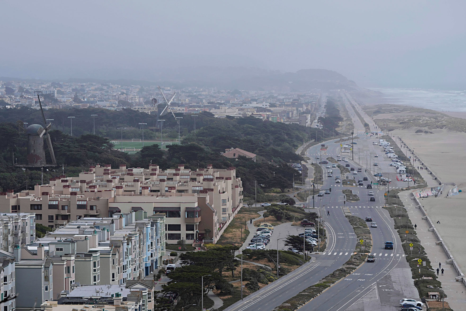 三藩市法官以K提案在州法下有效為由駁回訴訟，海傍大公路前途未明。美聯社資料圖片