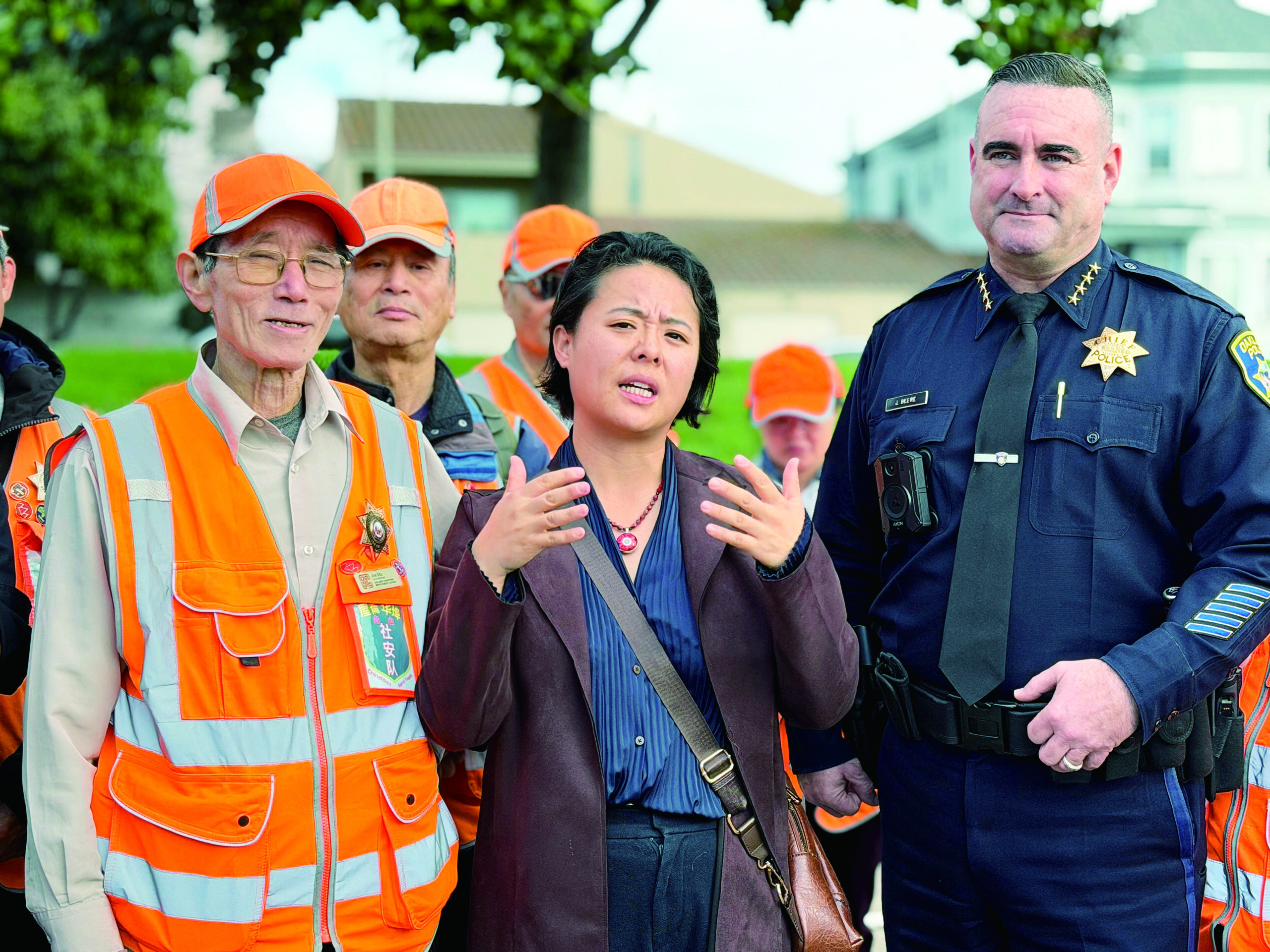 台山社安隊隊長馬作林（左）、第二區市議員王夏琳（中）與屋崙警局代理局長比爾（右）向媒體說明節日治安合作方向。記者蘇婕雅攝