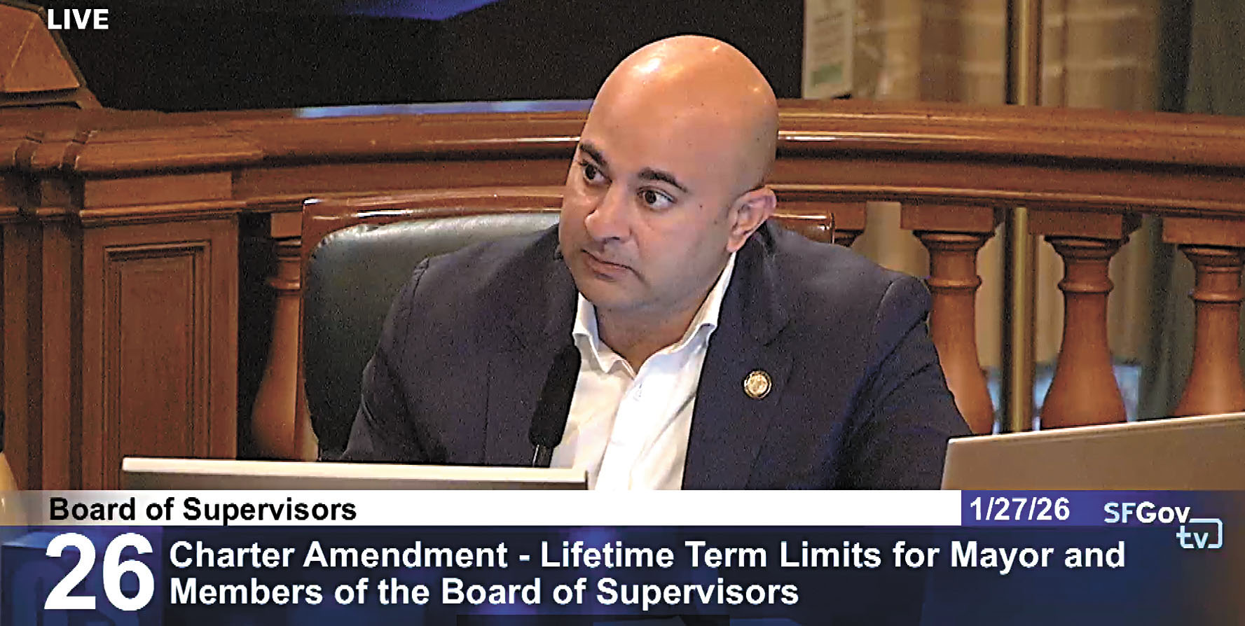 馬百樂指出終身任期限制修憲旨在堵塞制度漏洞。視頻截圖