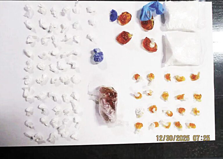 警方在兩座縣立監獄內查獲數十包毒品。聖他克拉縣警局