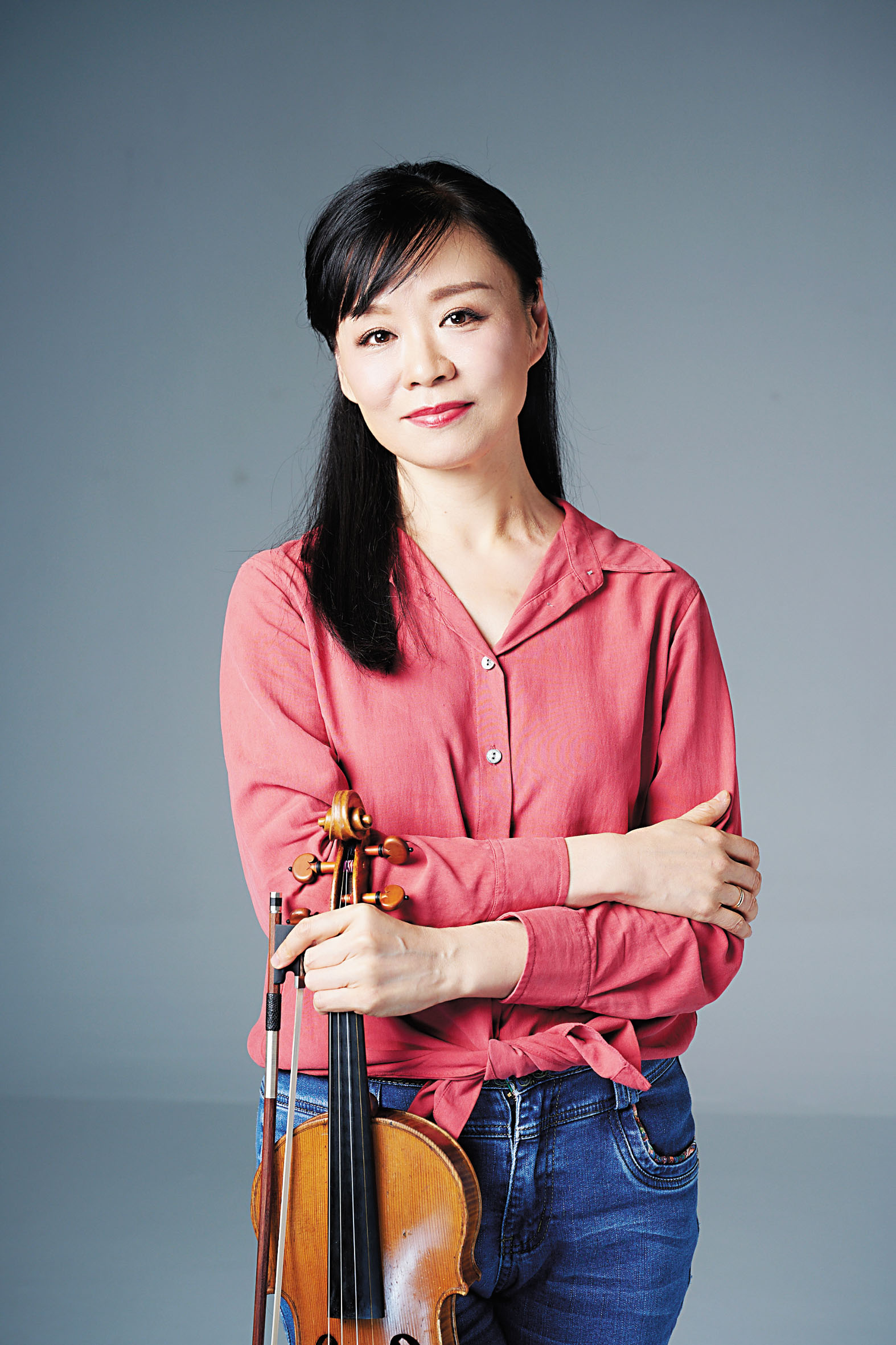 黃濱與她如影隨形的小提琴。黃濱提供