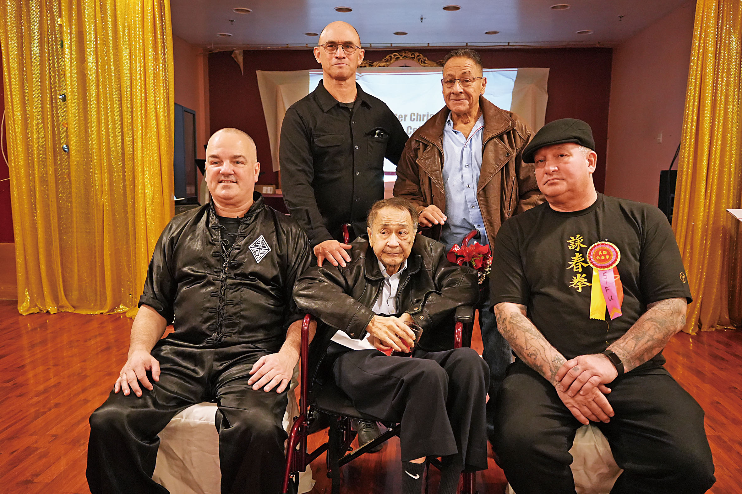 徒弟們在壽宴上向陳錦成祝壽。記者黃偉江攝