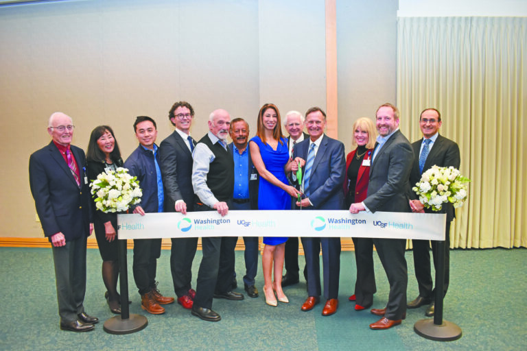 一眾嘉賓為「華盛頓癌症中心」剪綵。華盛頓醫療中心