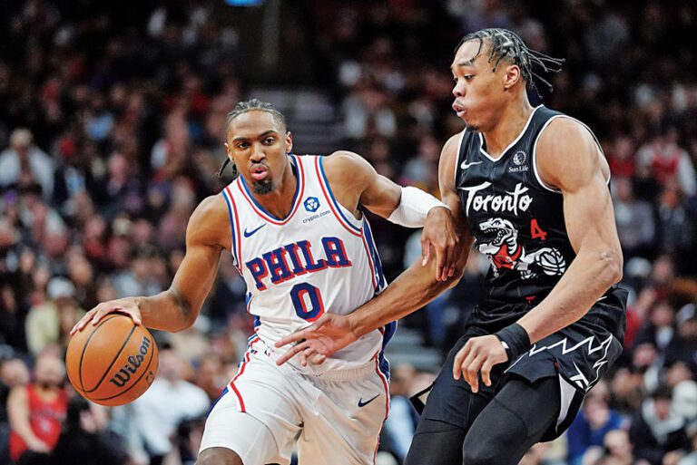 馬克西（左）是76人復仇速龍的頭號功臣。美聯社