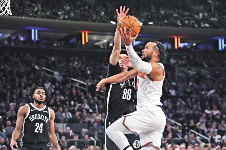 布倫森在比賽中突破上籃。美聯社