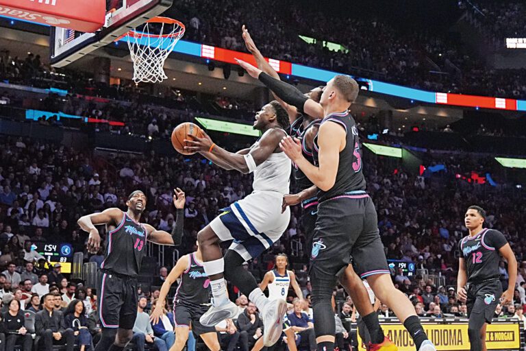 愛德華茲霸氣上籃。美聯社