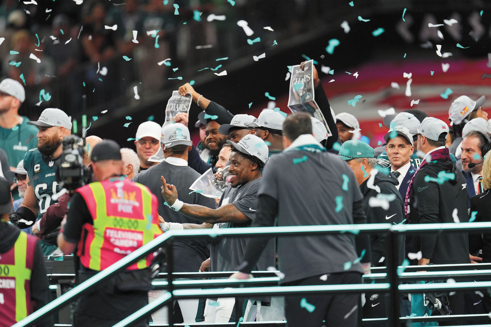 上一屆的超級碗決賽是老鷹對戰酋長，前者奪得冠軍。新華社