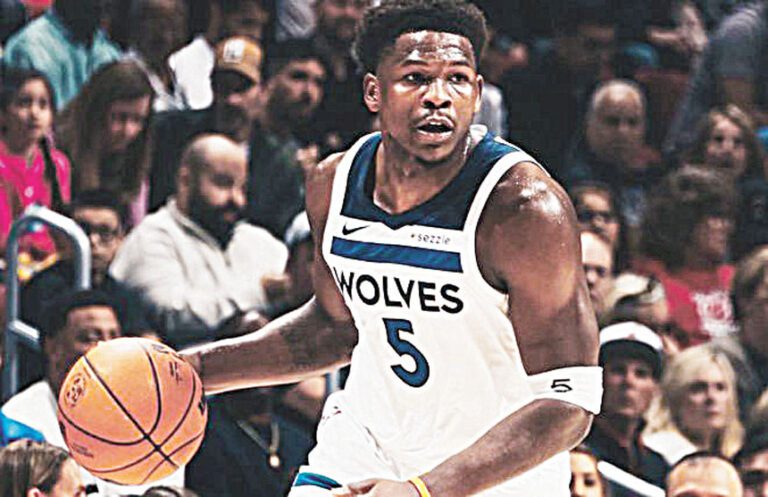 愛德華茲躋身萬分先生行列。網上圖片