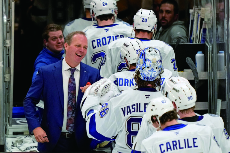 閃電球員用一場勝利獻禮主帥里程碑。路透社