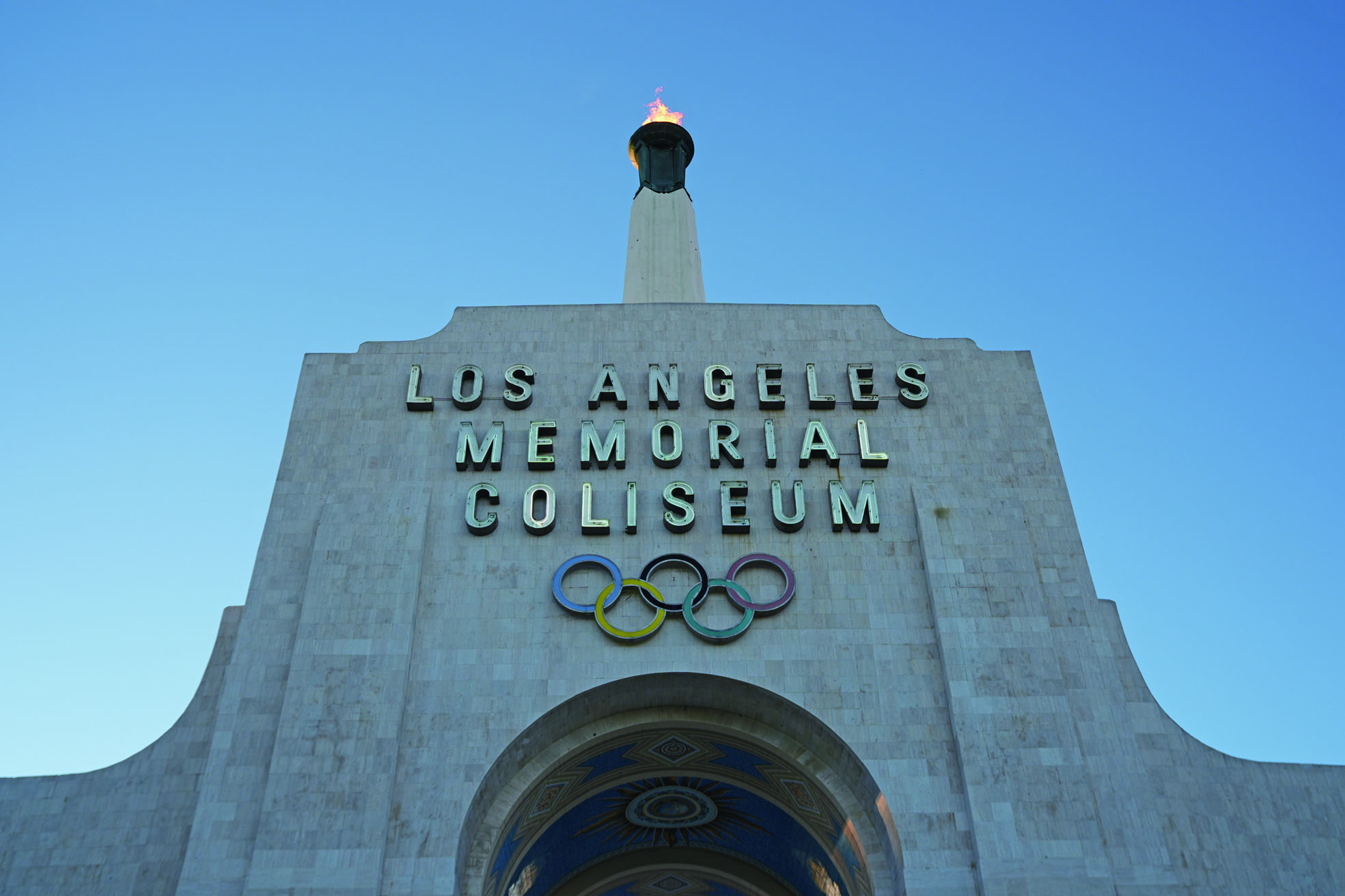 奧運聖火已在洛杉磯紀念體育館點燃。美聯社