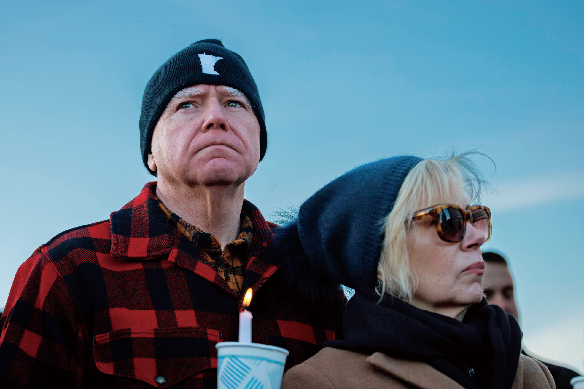 明州州長沃爾茲（Tim Walz，圖左）傳已收到大陪審團傳票。美聯社