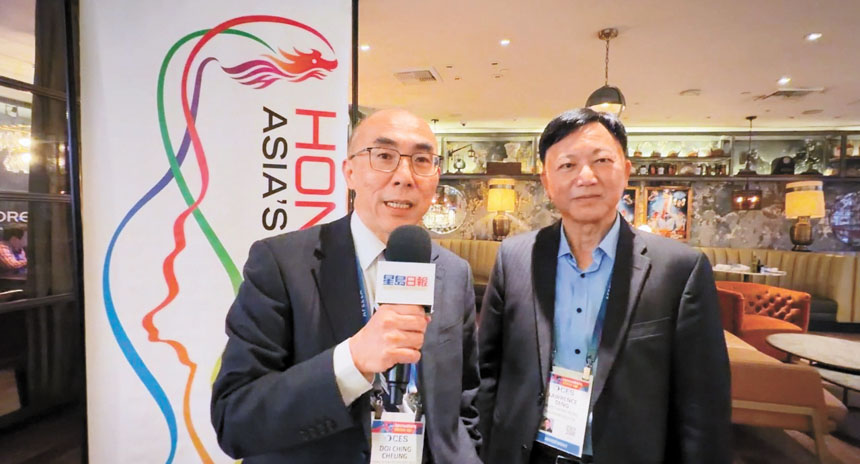 香港駐三藩市經濟貿易辦事處處長張岱楨（左），及香港駐三藩市經濟貿易辦事處投資推廣總監鄧廣亮（右）。本報記者攝