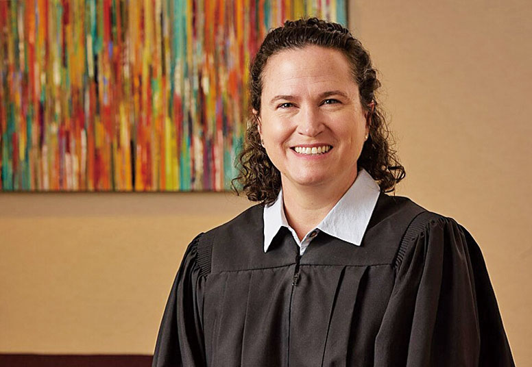 明尼阿波利斯聯邦地方法官梅內德斯。維基百科