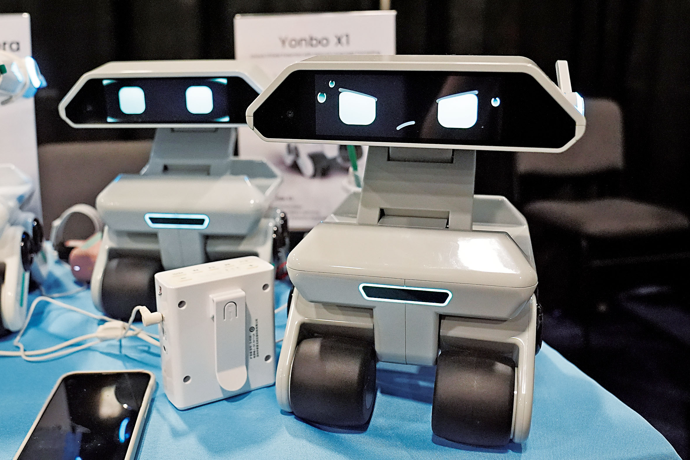 在拉斯維加斯科技展,中國玄源科技X-Orgin展位上的Yonbo X1機器人。美聯社