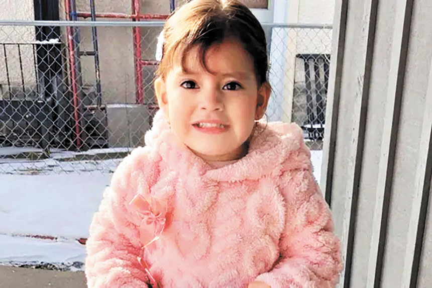 2歲女童比亞西絲與父親被移民執法人員帶走。GoFundMe