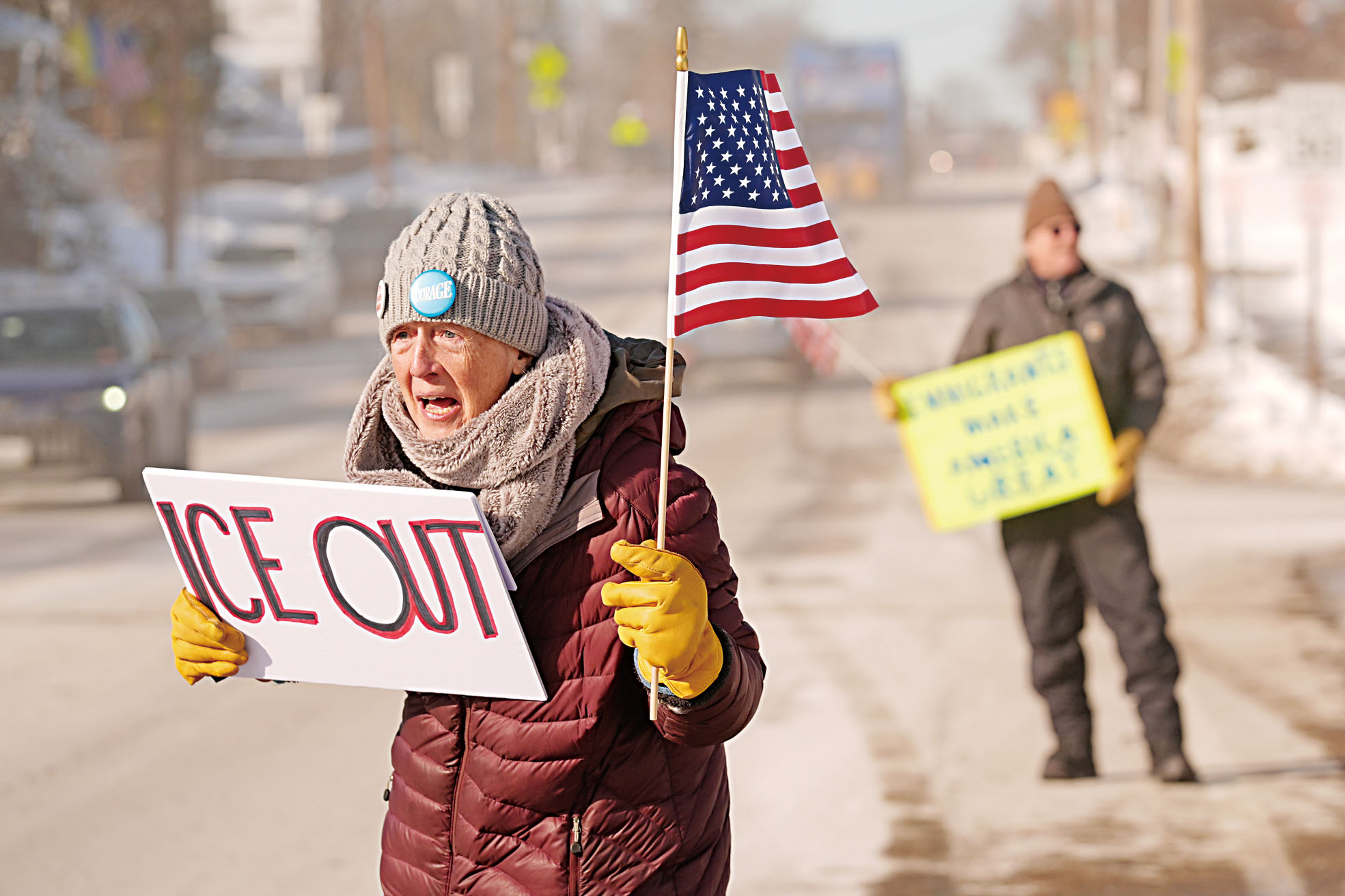 居民格魯策（Rosie Grutze）21日在緬因州波特蘭，抗議移民及海關執法局（ICE）人員的出現。美聯社