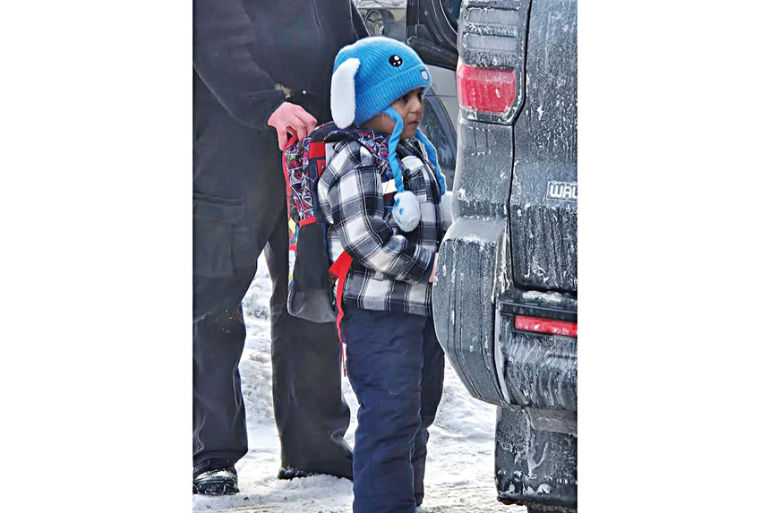 在明尼阿波利斯郊區，5歲的拉莫斯20日從幼兒園回家後，被美國移民和海關執法局官員拘留。 美聯社