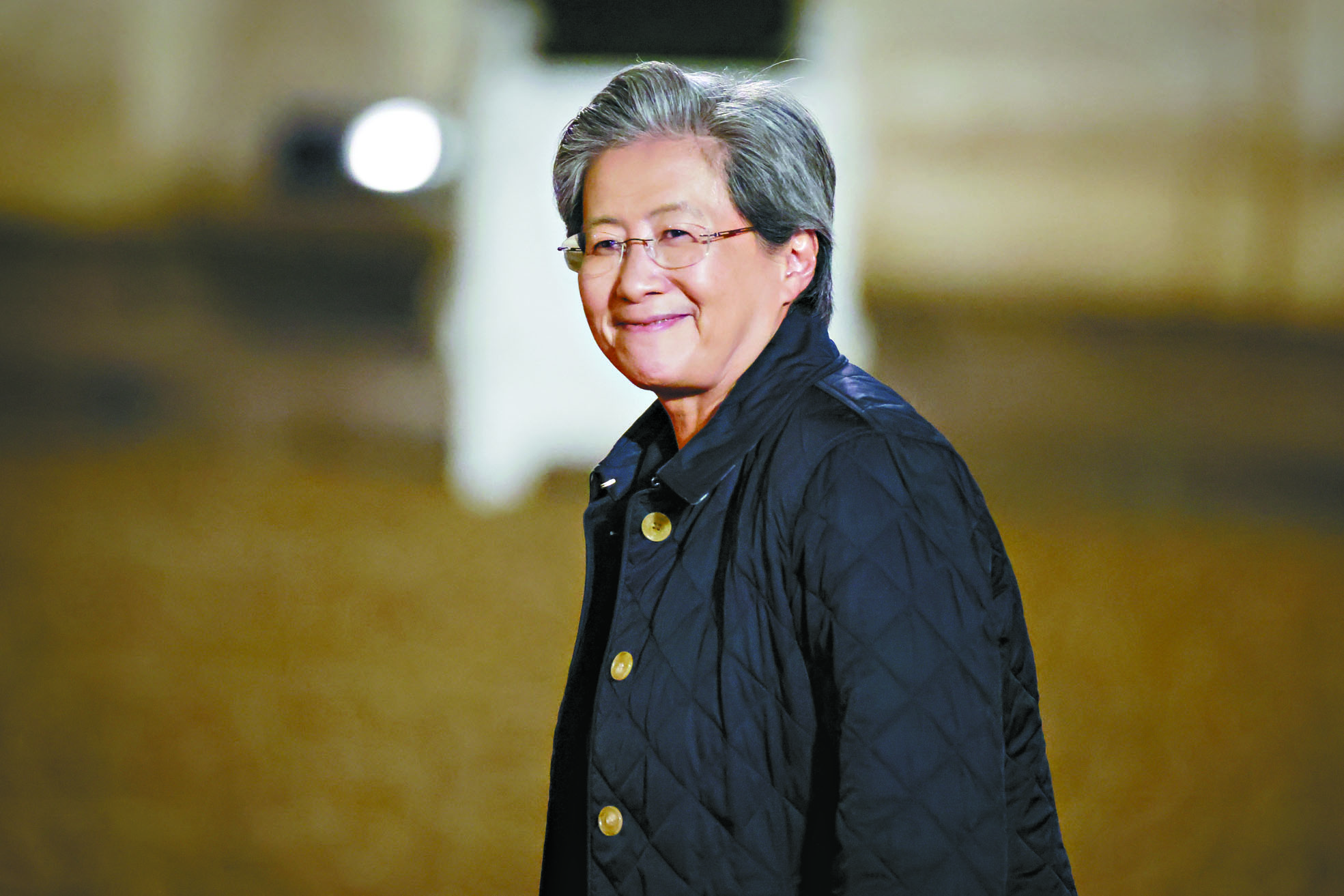 蘇姿丰表示，AI正在改變「誰會被錄用」，而非單純取代人類工作。美聯社