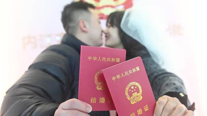 情人節結婚登記預約爆滿！全國通辦後首個214，多地一號難求