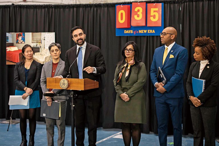 公民預算委員會呼籲馬姆達尼，立即採取精簡官僚架構等行動。Dave Sanders/紐約時報