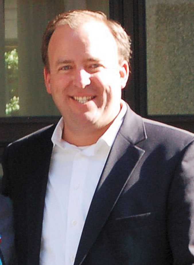 現年54歲的芝市第42區區長布倫丹賴利（Brendan Reilly)將於3月17日初選爭取民主黨庫克郡郡長寶座。