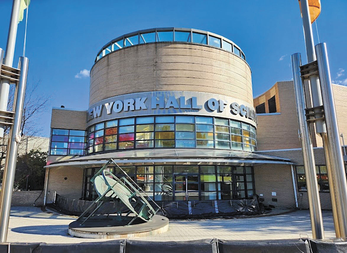 孟昭文爭取聯邦1800萬美元資金，可樂娜的紐約科學館獲百萬經費一系列研究和項目，小朋友參與登月計劃。