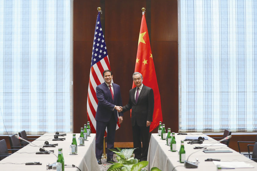 王毅13日與魯比奧見面。新華社