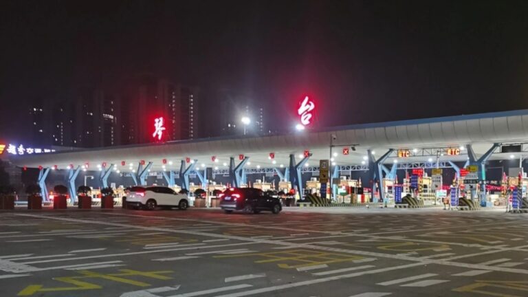 春運奇景！避塞車提早付費上路 反被困車龍 免費時段卻暢通無阻