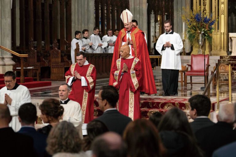 基南強調「沒有冰是安全的」，提醒市民氣溫回升之際需特別警惕。FDNY圖片