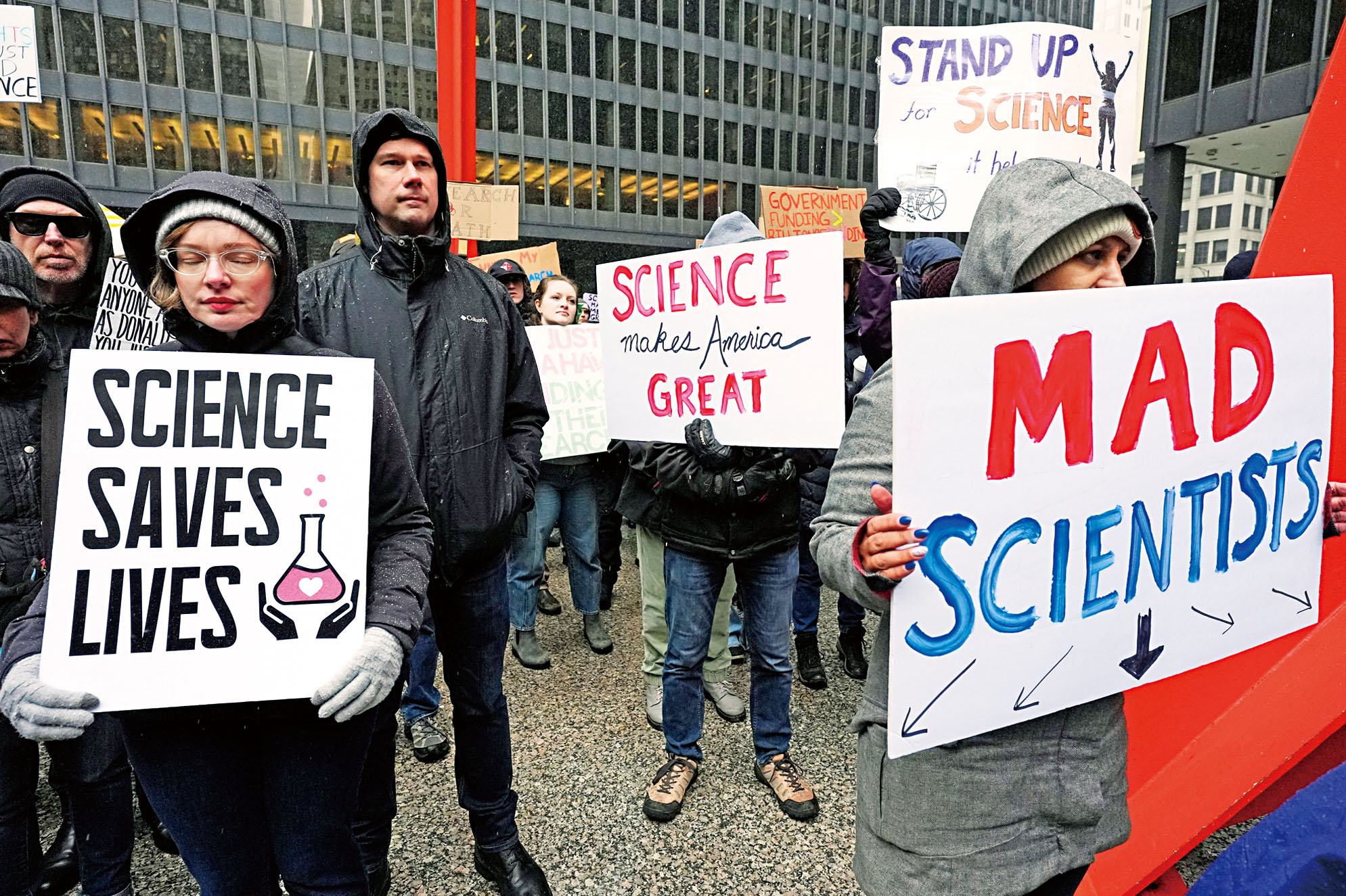 州議員威善高提出230億元公債案,向本州不同大學提供研究資金,圖為去年3月民眾參與支持科學反對聯邦削減的集會。美聯社資料圖片
