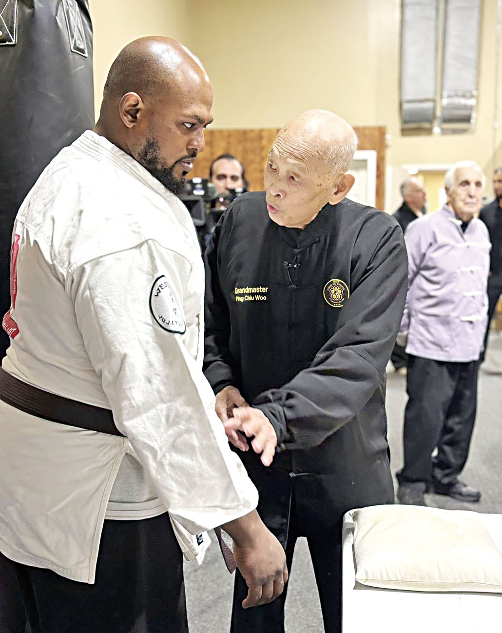 胡炳超師傅親自指導學生。