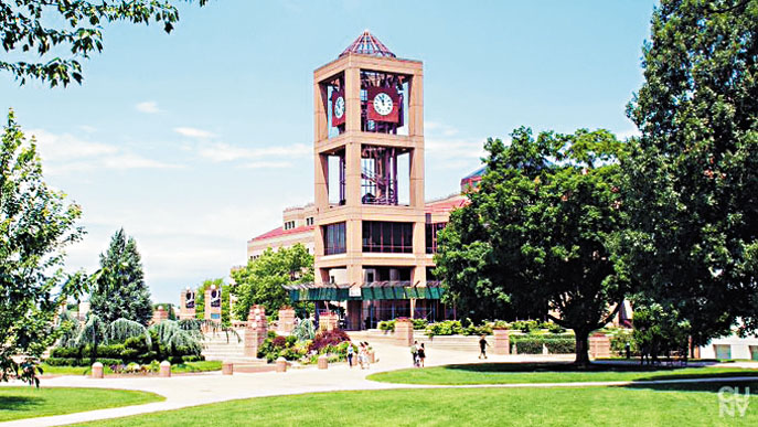 智庫以皇后學院為例，稱若開發2.2畝停車場，可提供逾200個新單元。CUNY臉書圖片