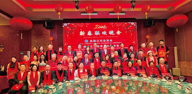 新春晚會嘉賓大合照。記者陸新攝