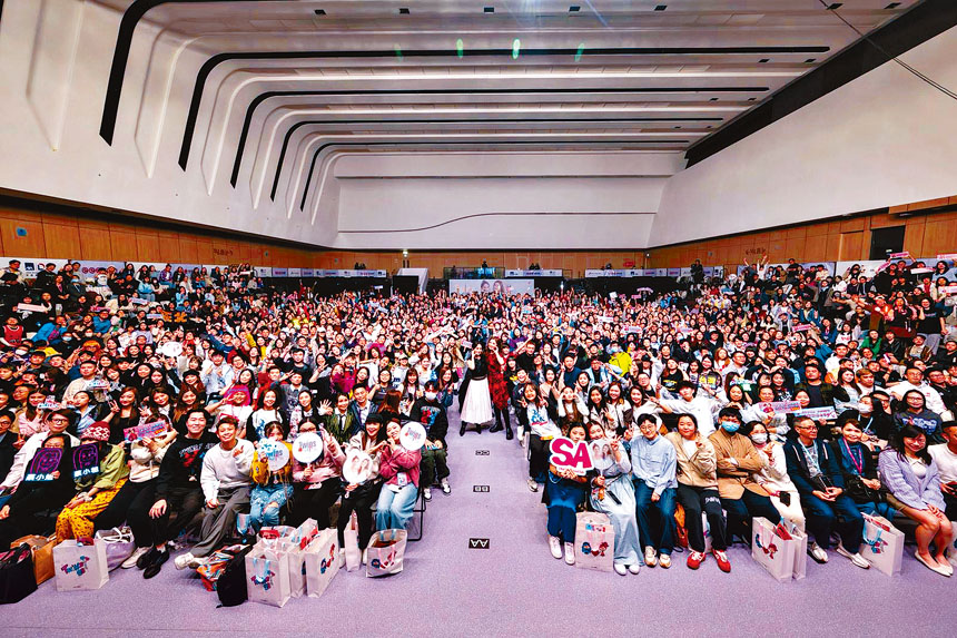 今次可謂TWINS出道以來最盛大的見面會。