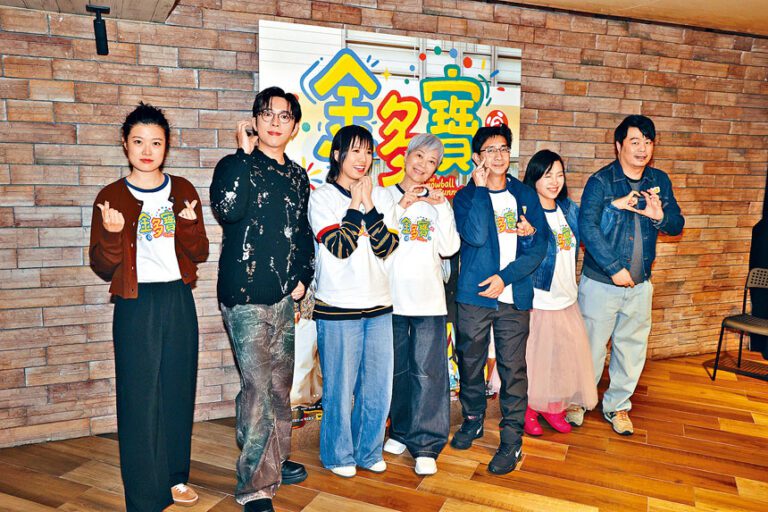 （左起）監製孫霏、Edan、鍾雪瑩、金燕玲、李尚正、楊詩敏及導演翁子光跑足20場謝票。