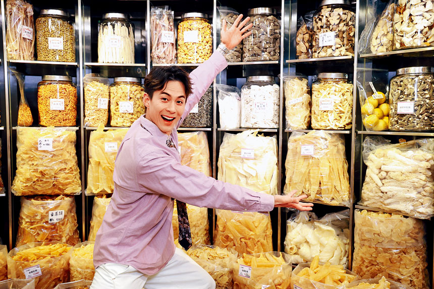 從泳將到演員,朱鑑然演藝路迎「馬」年。