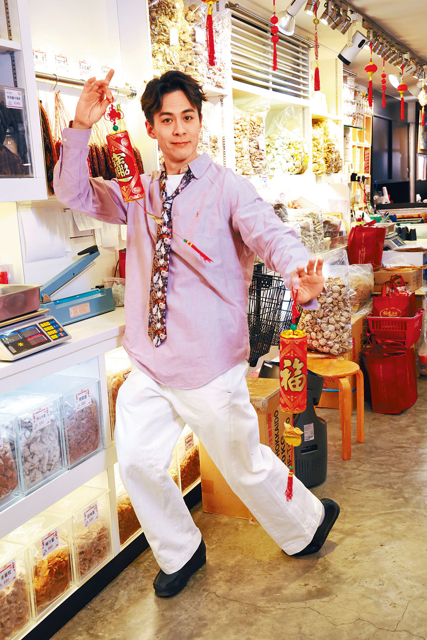 除了演戲之外,朱鑑然都想出歌。