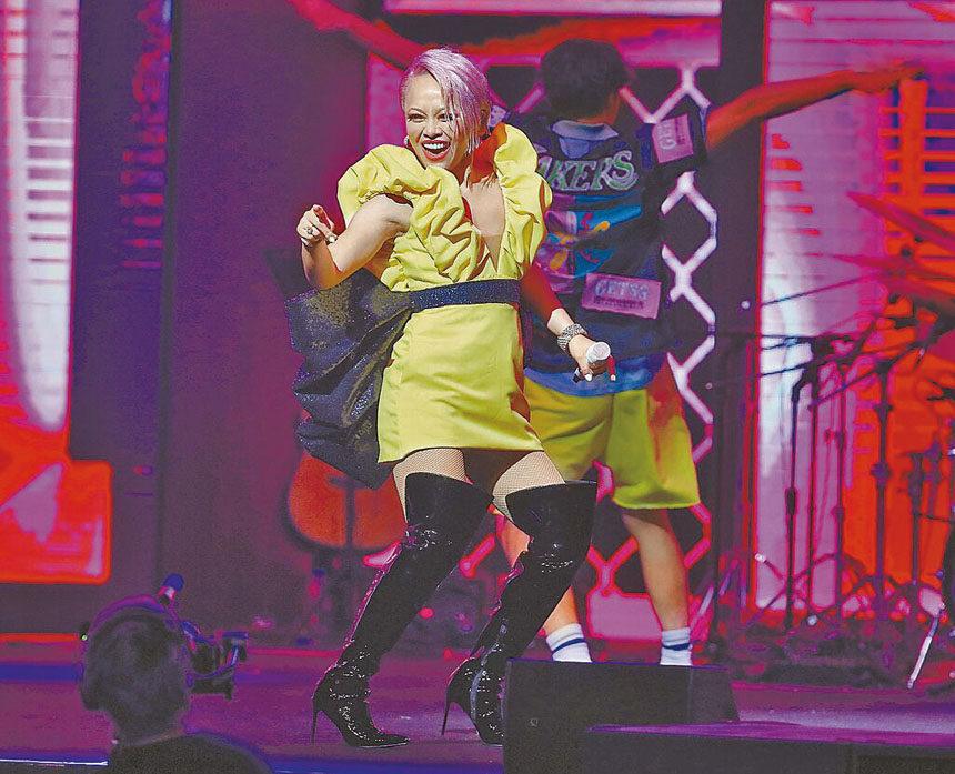 戴愛玲人氣火熱，接了近40場尾牙，行程滿檔。網上圖片