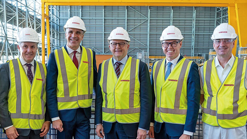 阿爾巴尼斯在社交平台X上發自己參加船廠動工儀式的圖片。網上圖片