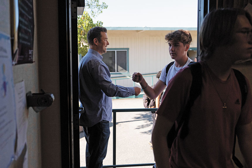 聯邦教育部指加州有關學生性別認同披露政策違反聯邦法,威脅扣起聯邦經費,州總檢察長邦塔迅速告上法庭。美聯社資料圖片