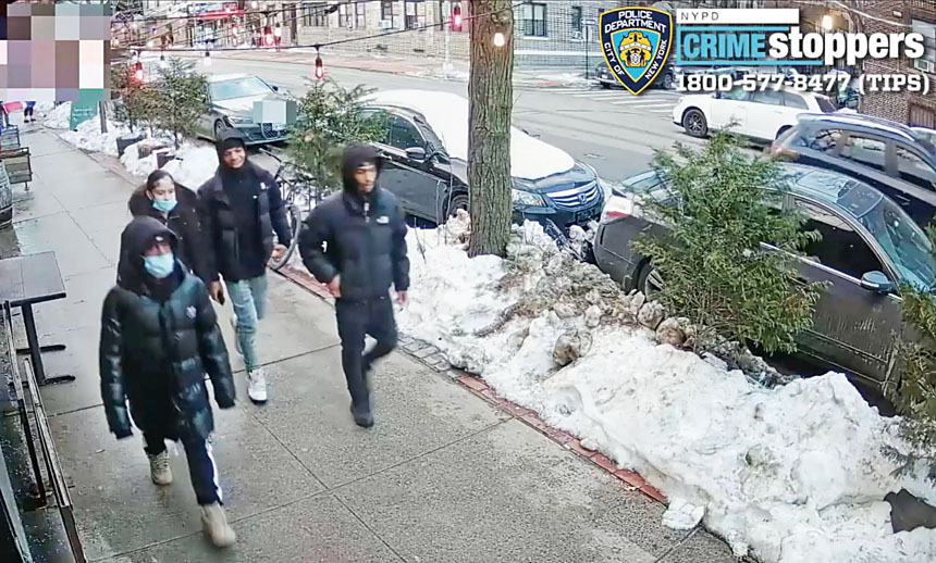 警方目前正通緝其餘3人。 NYPD