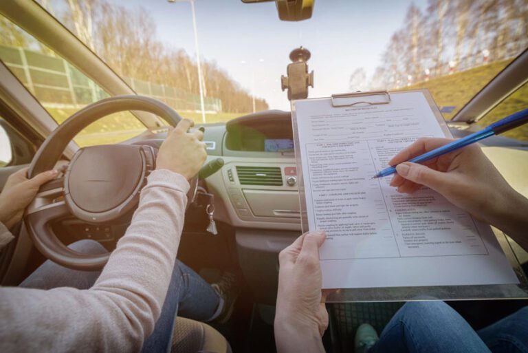 紐約州車輛管理局16日開始實施違規大幅提高扣分標準。