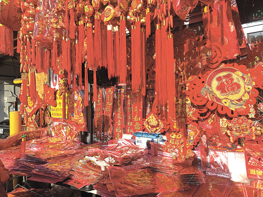 法拉盛街邊的新年裝飾。