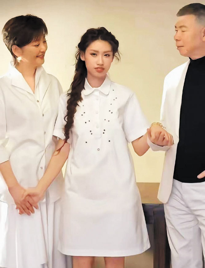 馮小剛一家三口。網上圖片