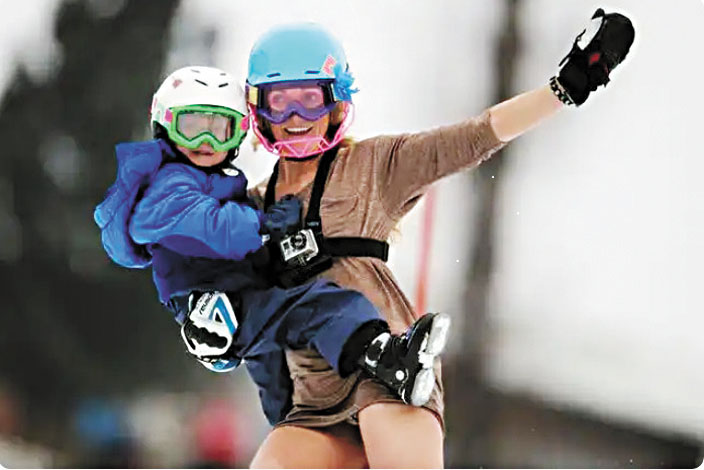 15年前,施萊珀身著夏裝抱起不滿四歲的兒子,沿著迴轉賽道飛馳而下,這一瘋狂的退役儀式轟動體壇。網上圖片