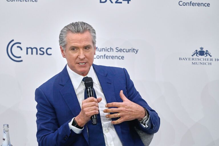 紐森近來參與多個國際組織活動，包括慕尼黑安全研討會，經費由非牟利組織「加州州立禮賓委員會」支付。美聯社資料圖片