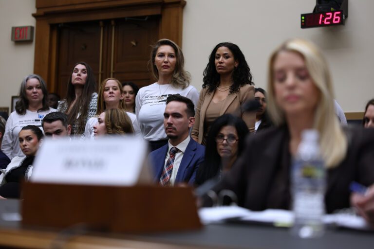 愛潑斯坦倖存者驚爆遭販運內幕 點名克林頓、奇雲史柏西同場飯局