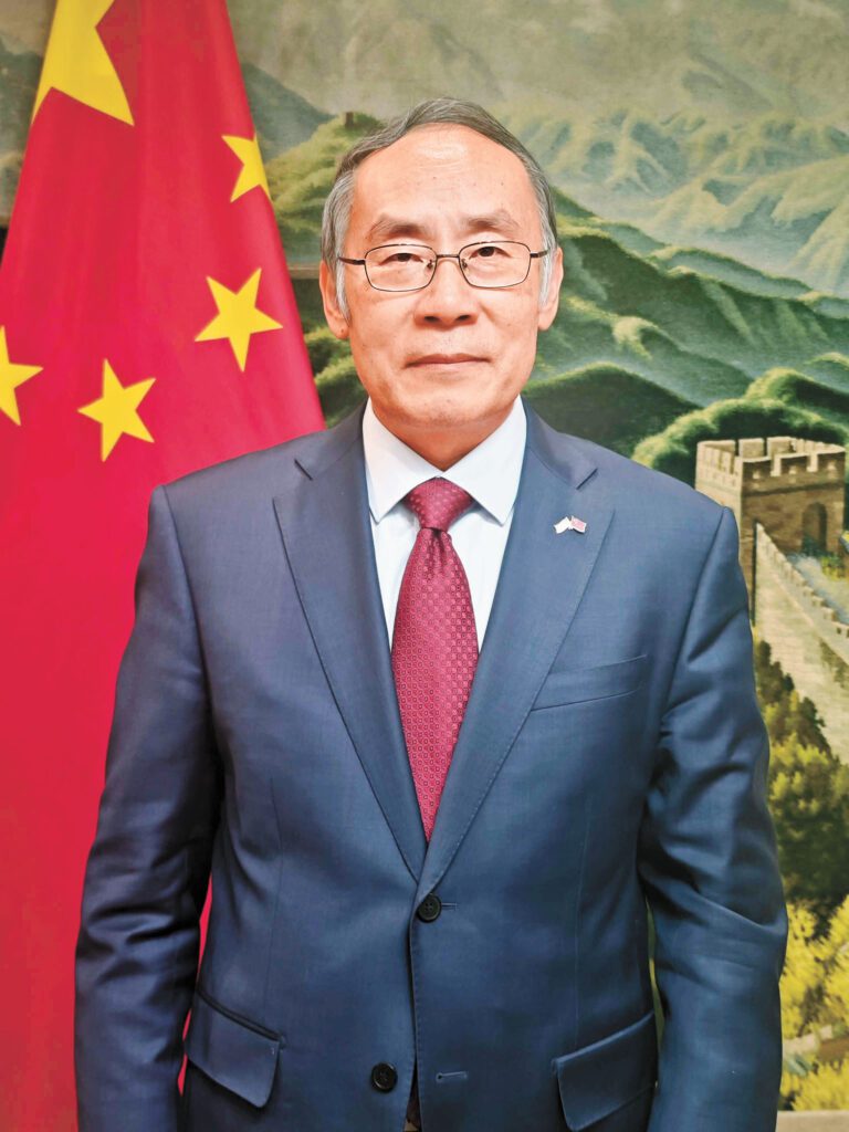 中國駐芝加哥總領館王保東總領事致馬年賀詞。 中國駐芝加哥總領館提供