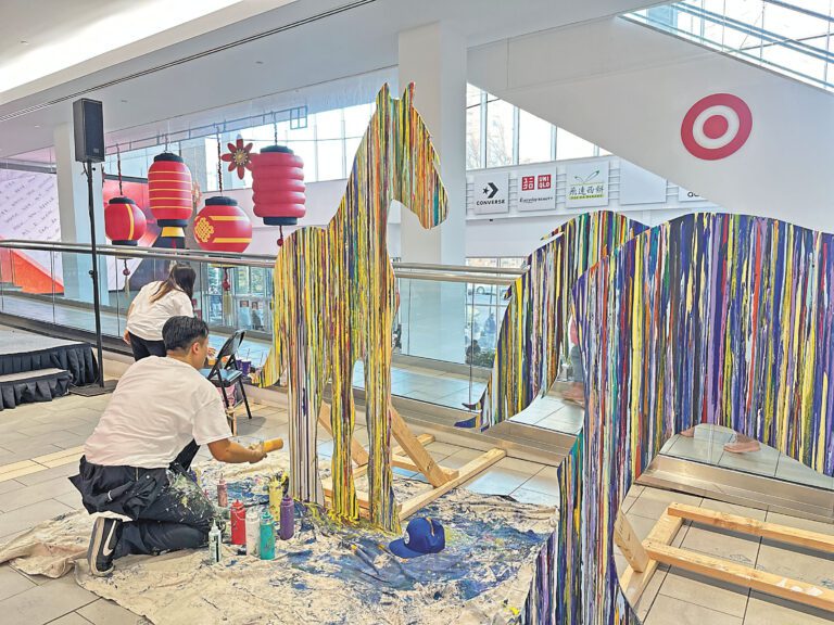 馬年藝術裝置。